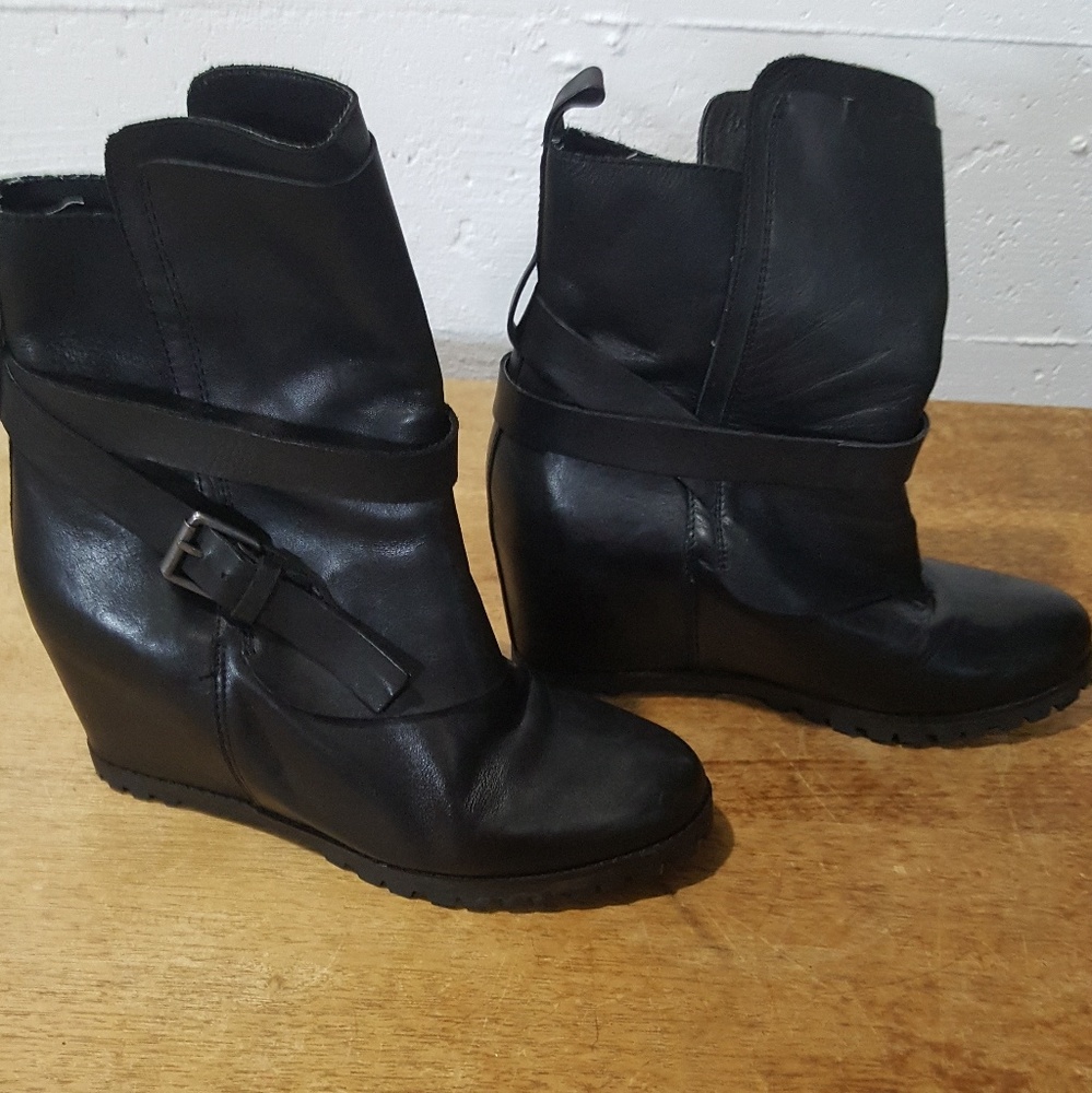 Kelsi Dagger black wedge bootie 8.5